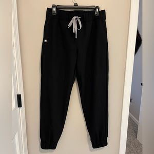 Black fig scrub pants joggers in black